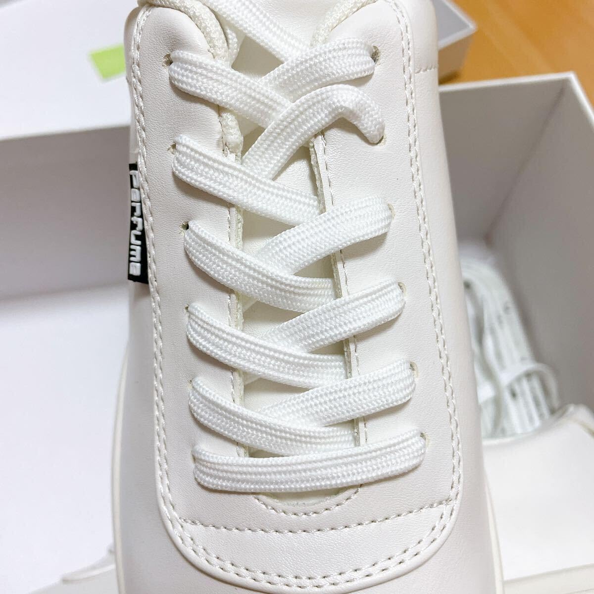 Amazon.co.jp: Perfume closet スニーカー ホワイト 25cm : ファッション